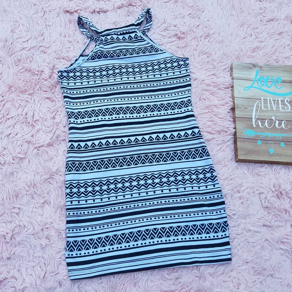 CHARLOTTE RUSSE DRESS BLACK AND WHITE STRIPES M - Picture 4 of 6